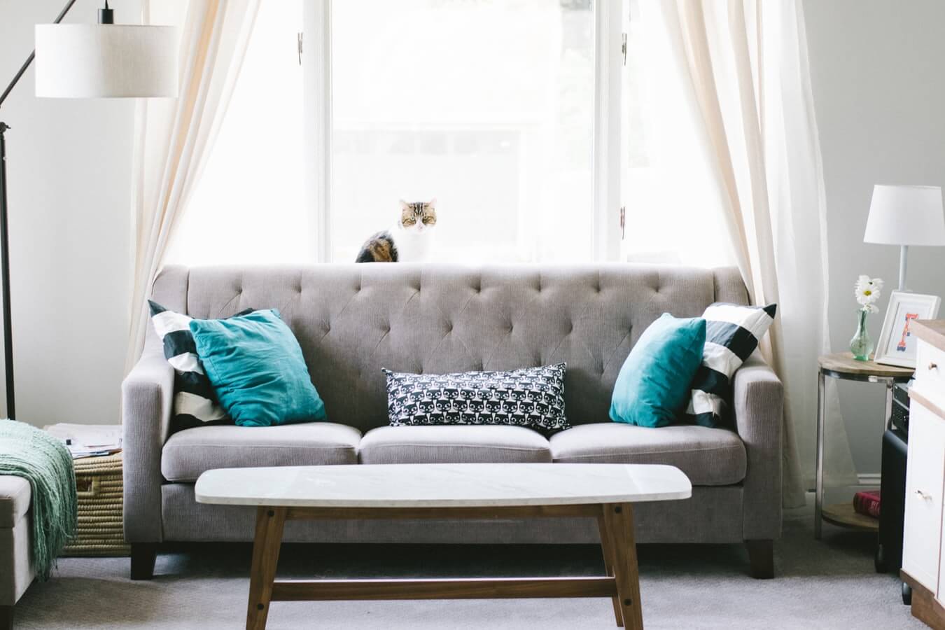 Professional recurring cleaning by Mkleaning in a beautifully maintained high-end living room with sofa and elegant interior decoration in Atlanta.