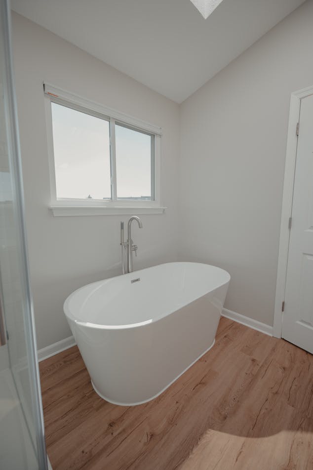 Professional recurring cleaning by Mkleaning in a beautifully maintained high-end bathroom with a bathtub in Atlanta.
