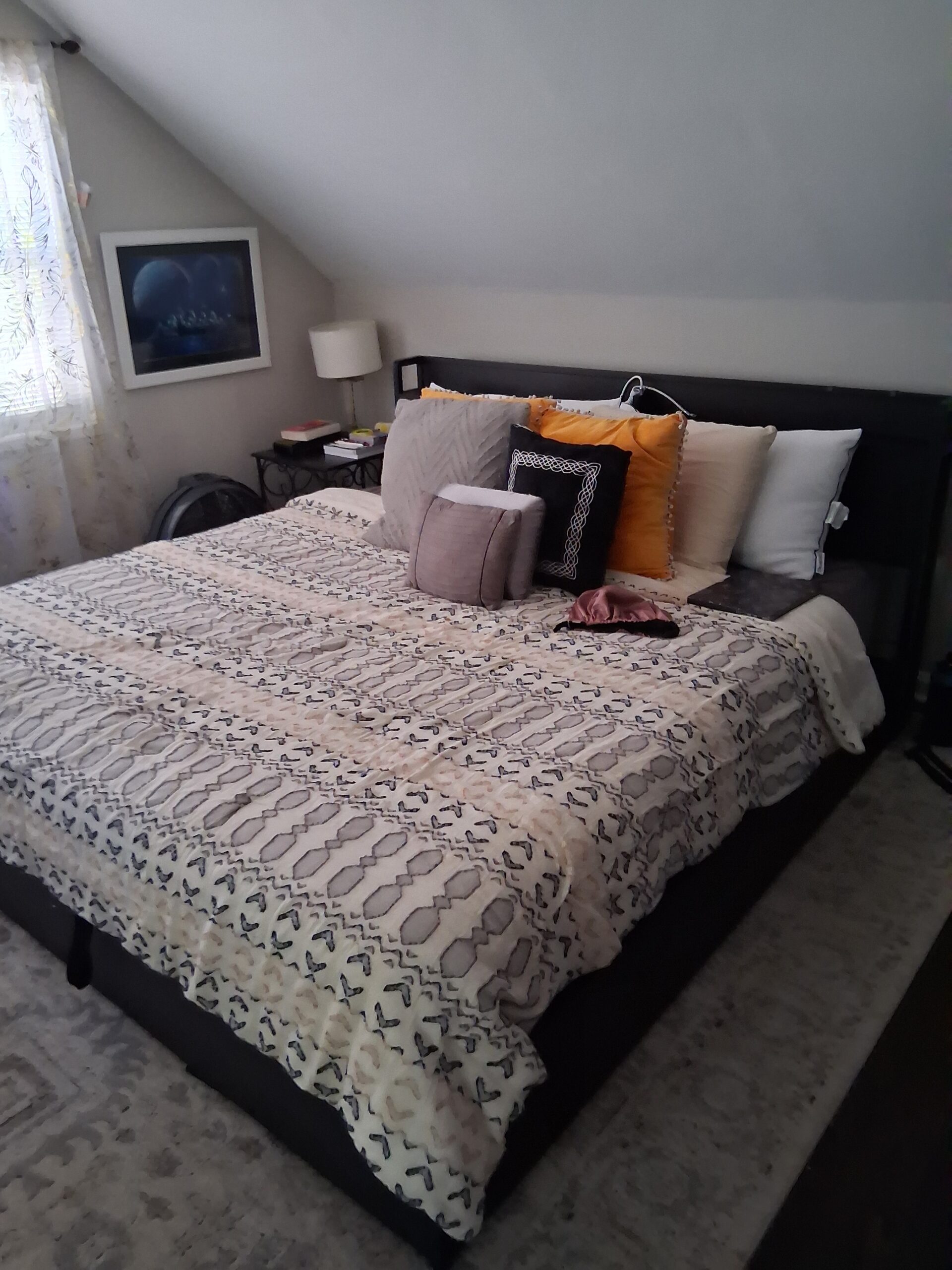 Professional deep cleaning by Mkleaning in Roswell, featuring a perfectly made bed and a spotless bedroom with all areas—including under the bed—thoroughly cleaned.