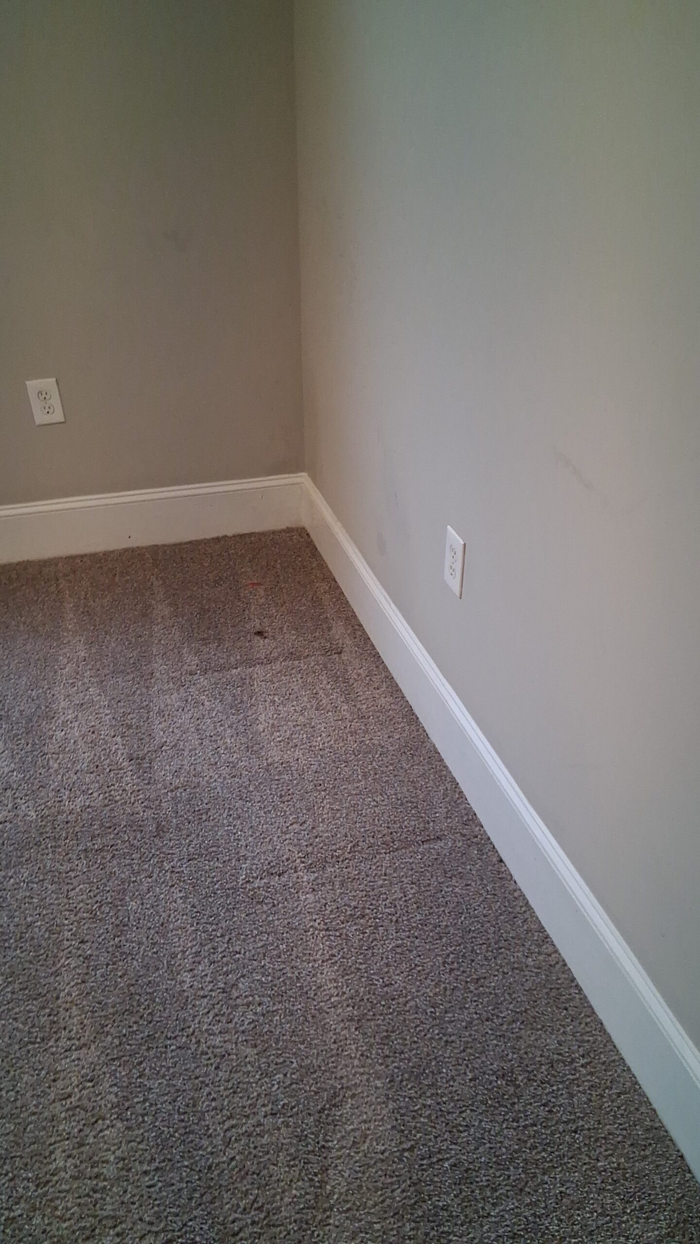 Pristine baseboards in a Roswell home, professionally cleaned and maintained by Mkleaning during a move-out preparation.