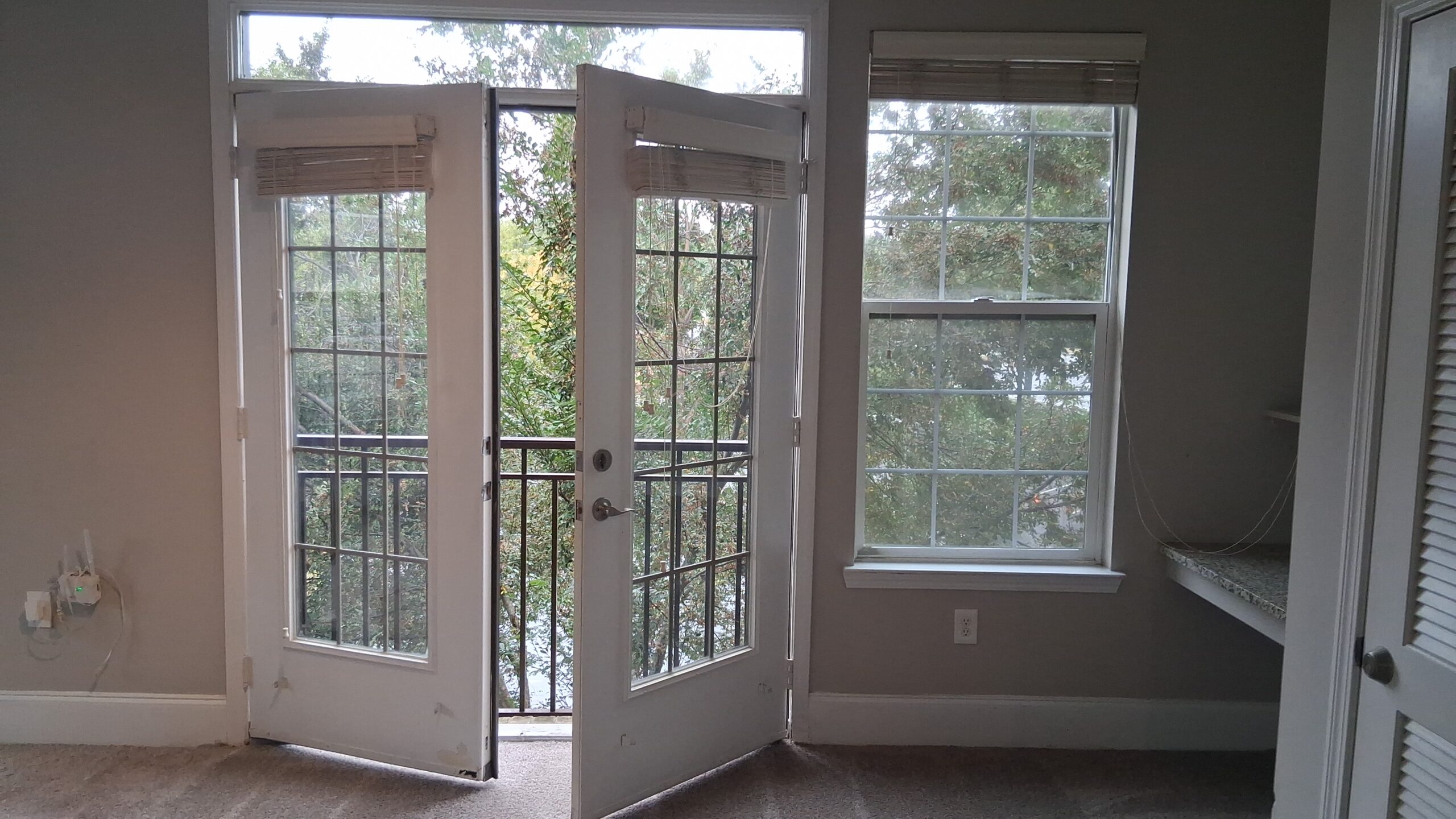 Clean and polished doors and windows in a Roswell home, professionally maintained by Mkleaning for move-out preparation.